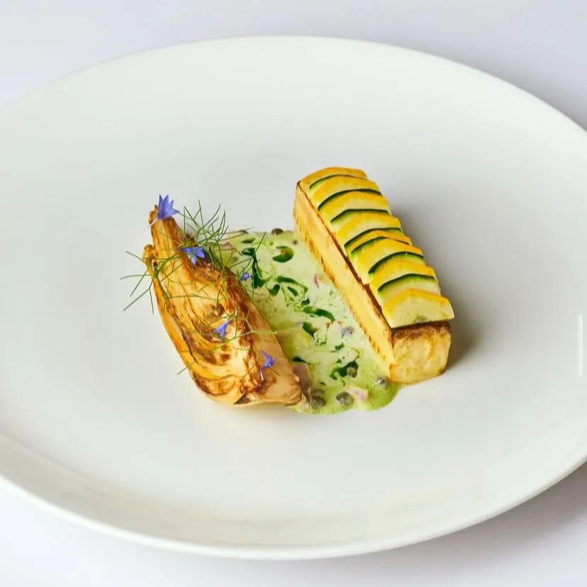 Image alt description