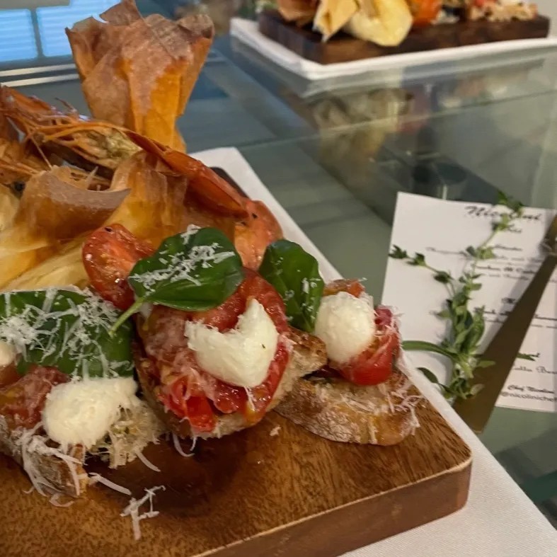 Image alt description