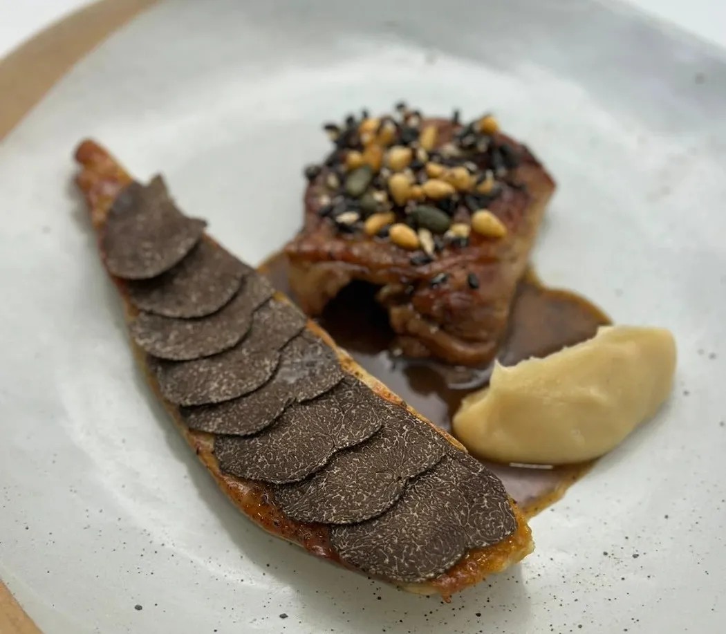 Image alt description