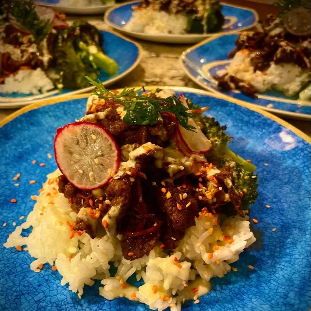 Image alt description