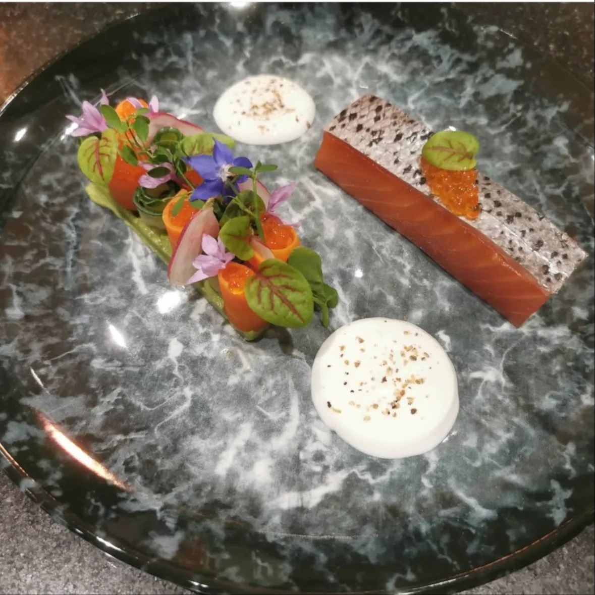 Image alt description