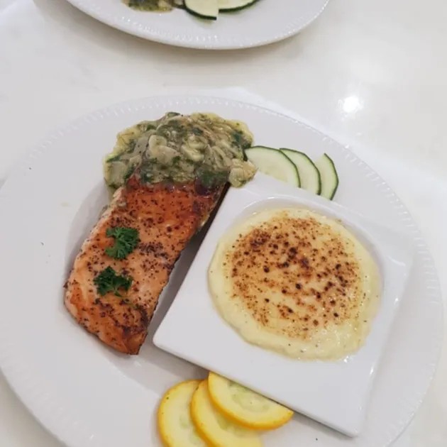 Image alt description