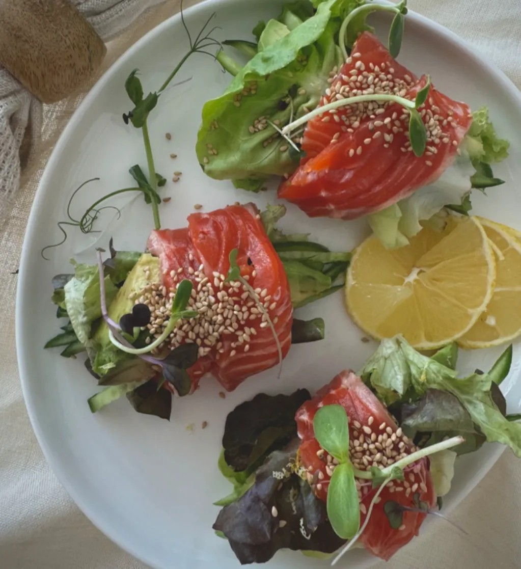 Image alt description