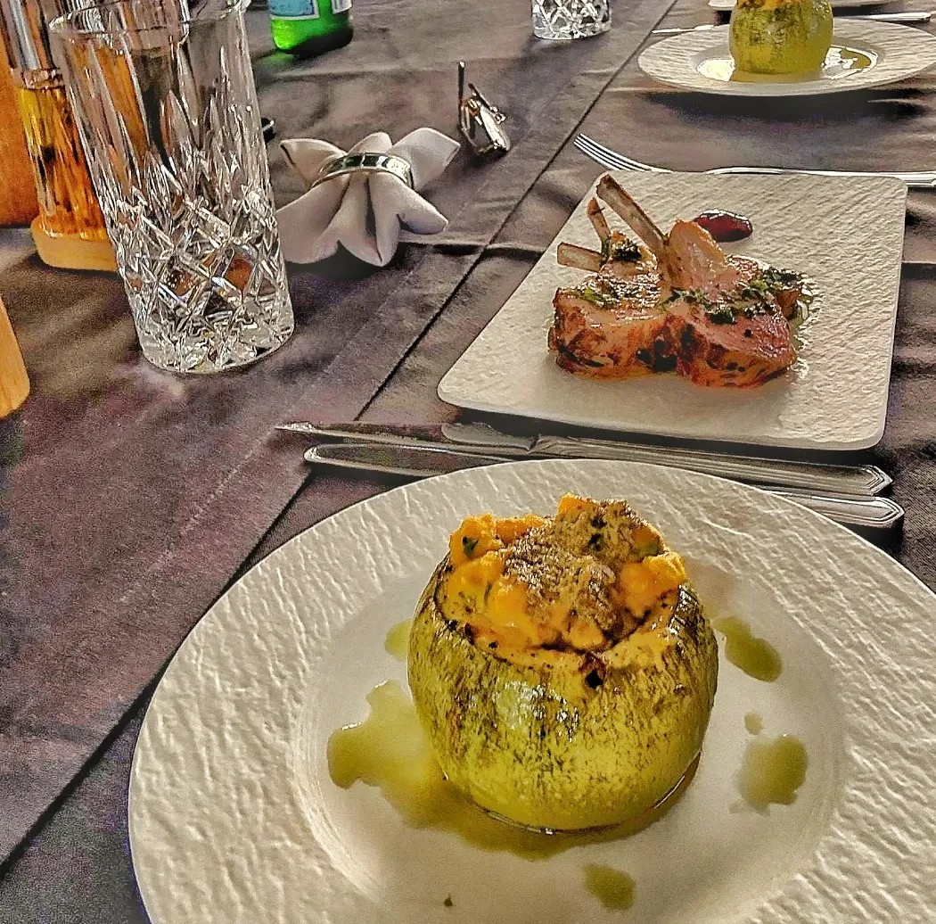 Image alt description