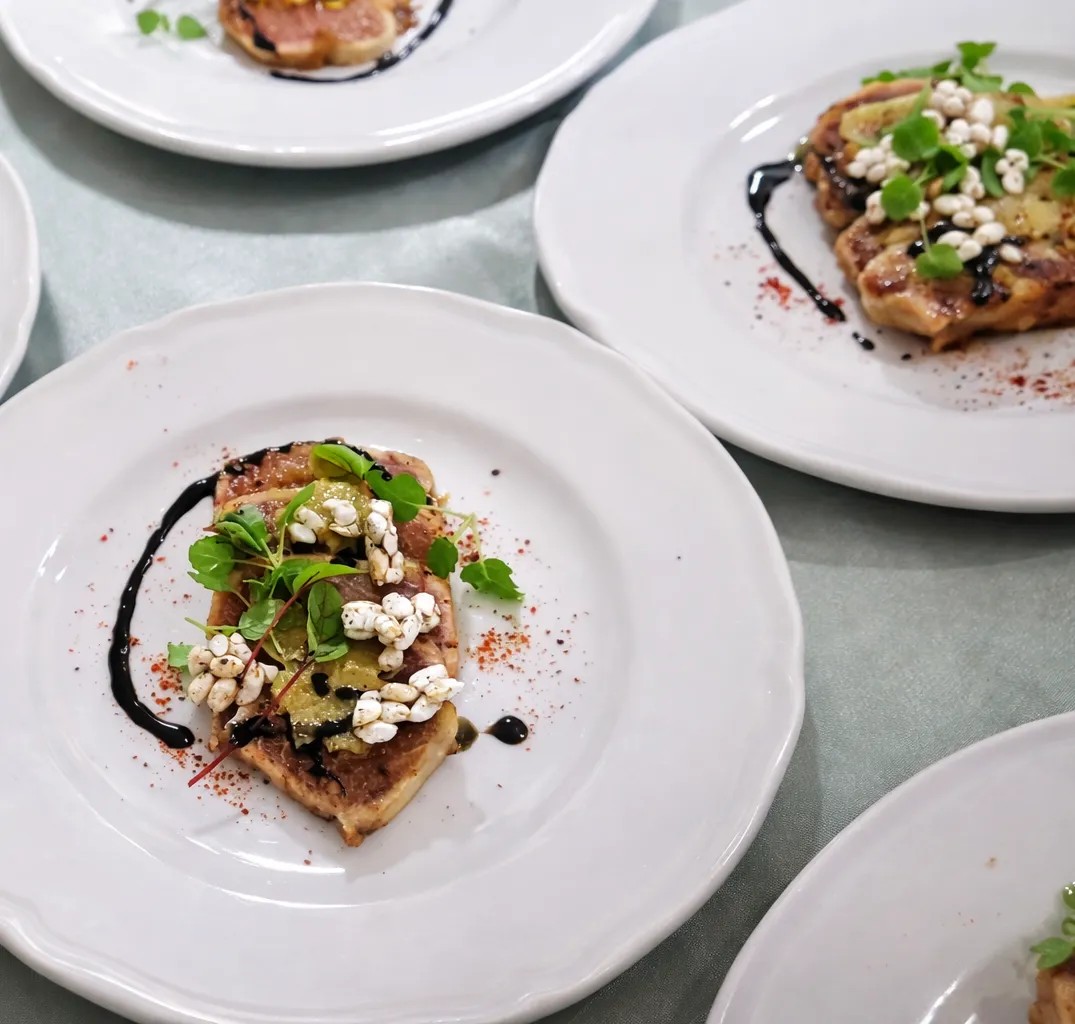 Image alt description