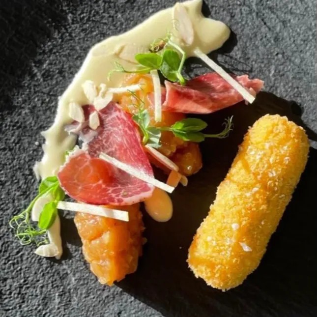 Image alt description