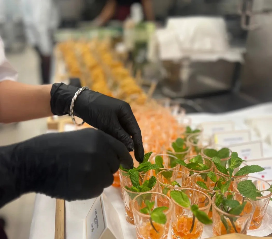 Image alt description