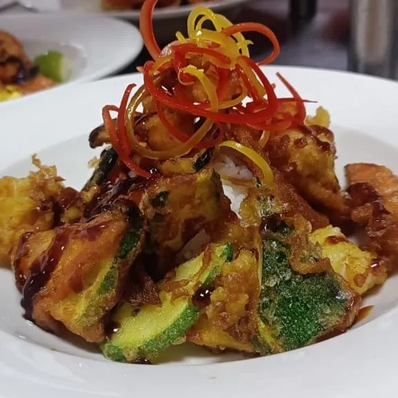 Image alt description