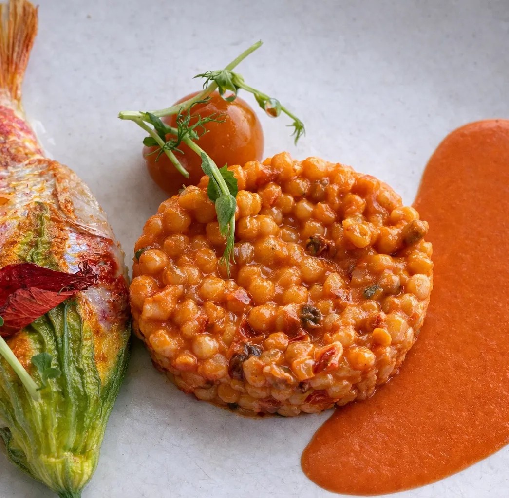 Image alt description