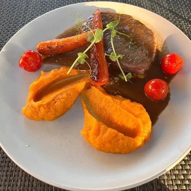 Image alt description