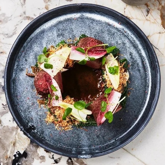 Image alt description