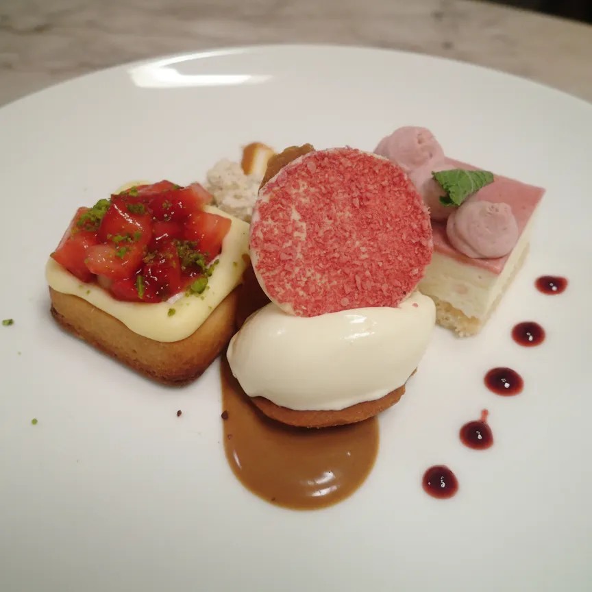 Image alt description