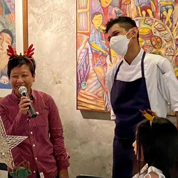 Image alt description