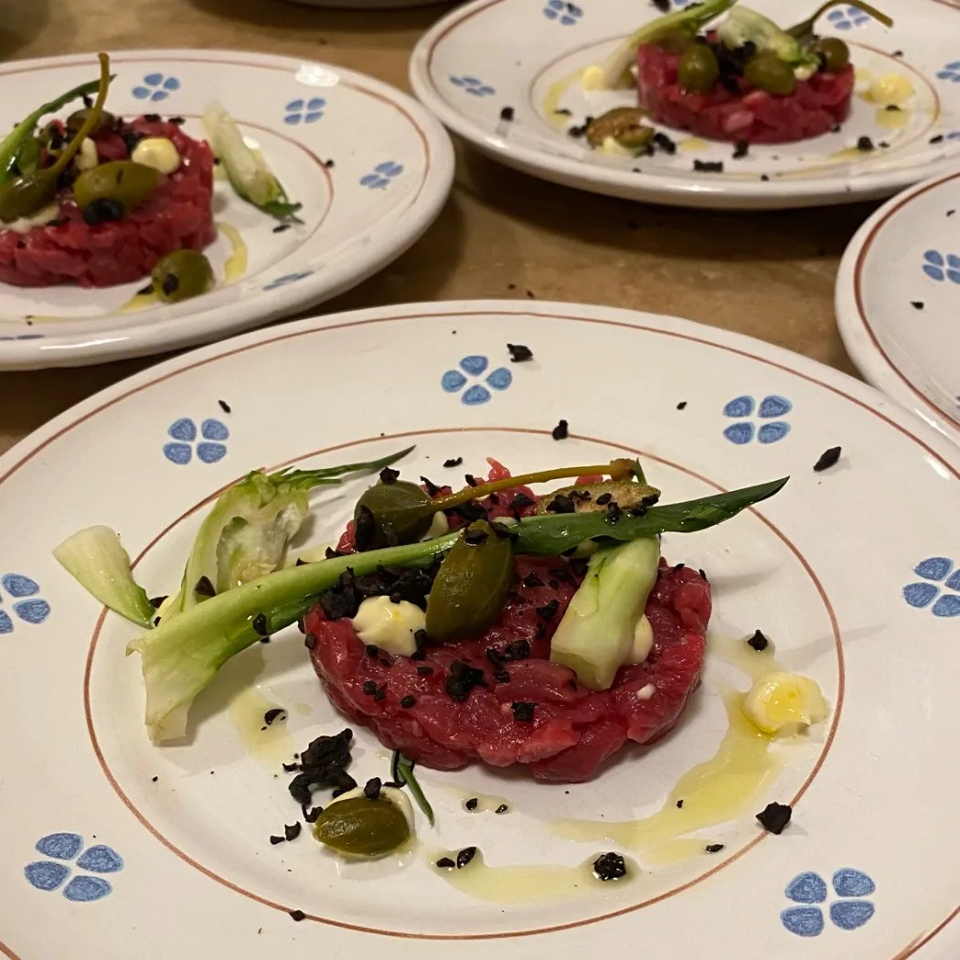 Image alt description