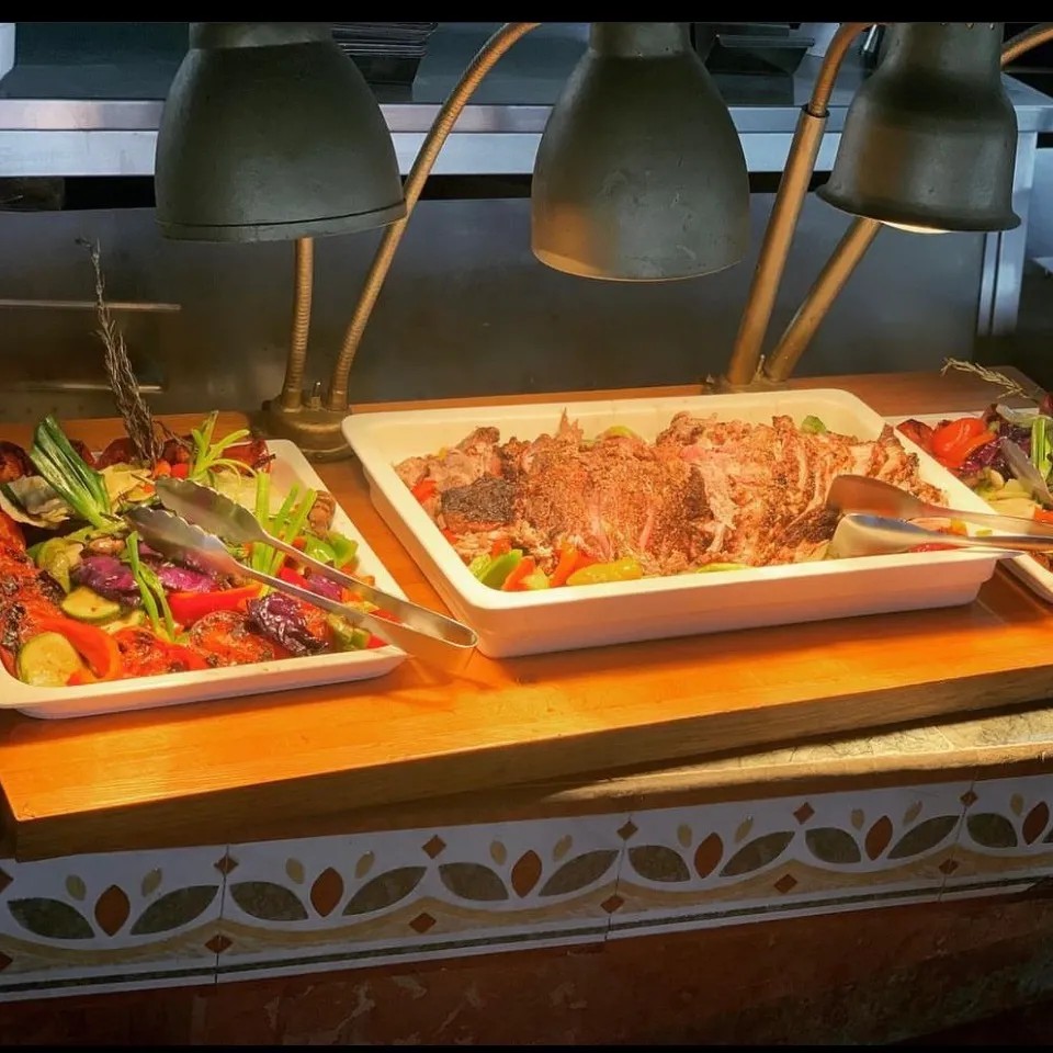 Image alt description