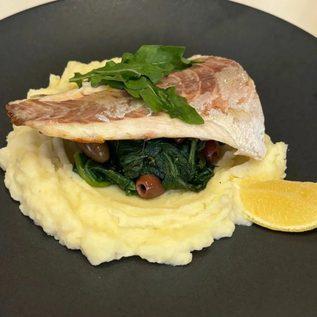 Image alt description