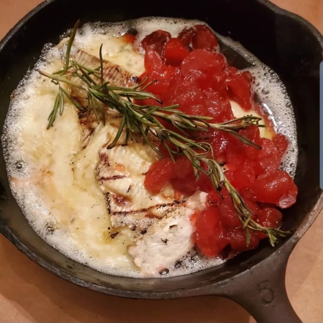 Image alt description