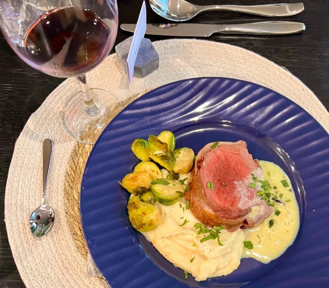 Image alt description