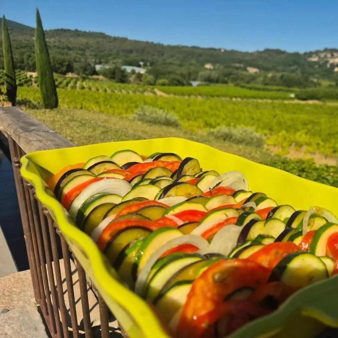 Image alt description