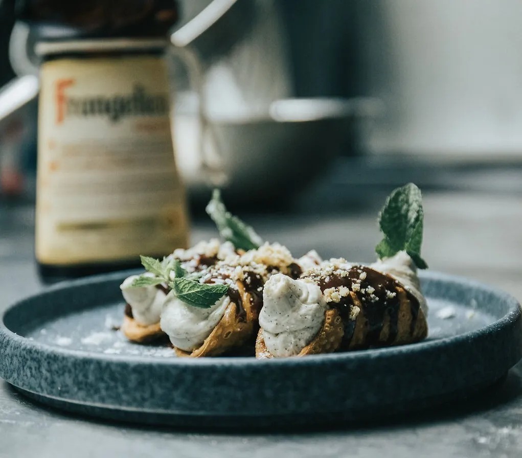 Image alt description