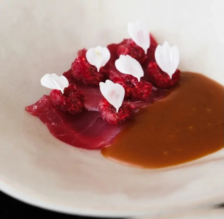 Image alt description