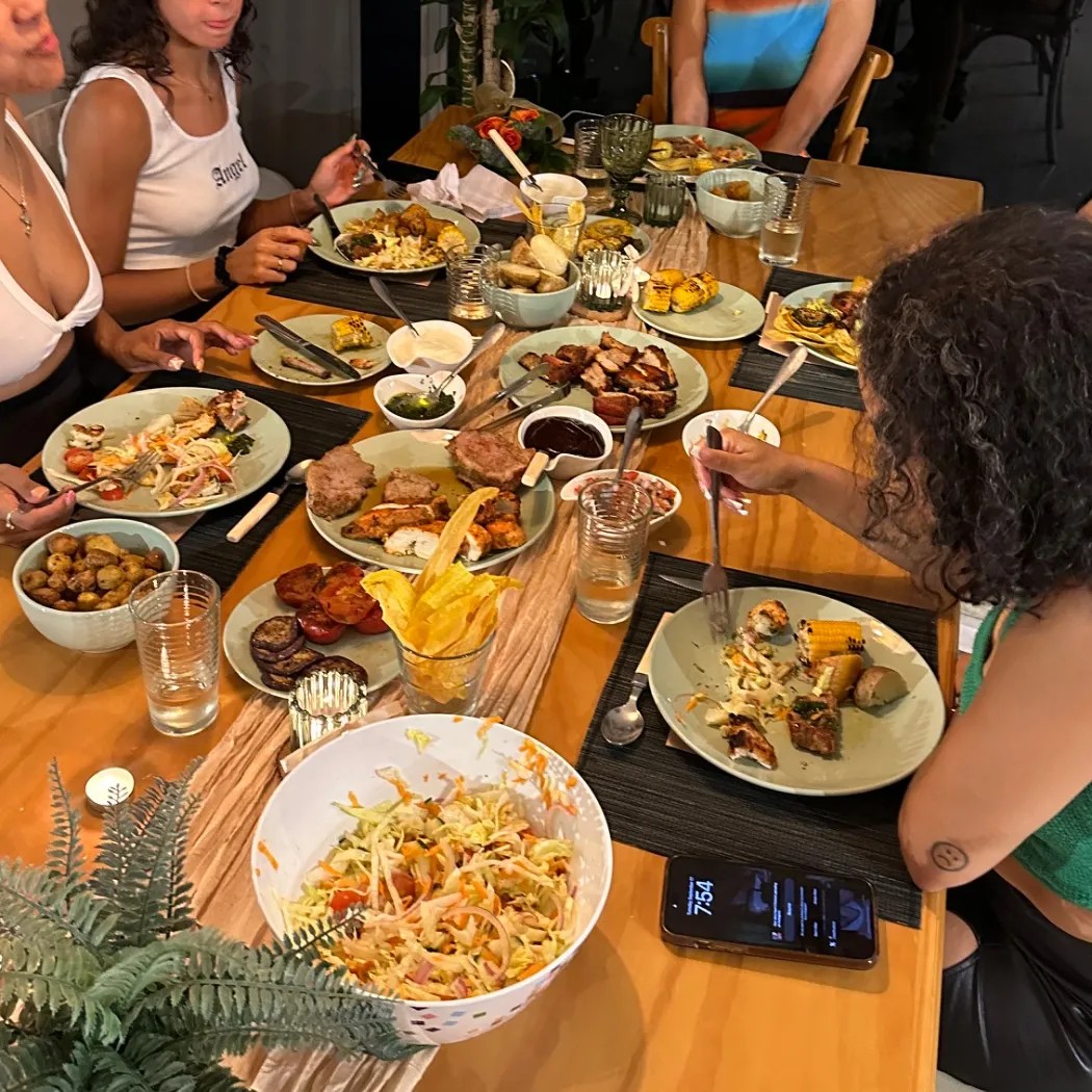 Image alt description