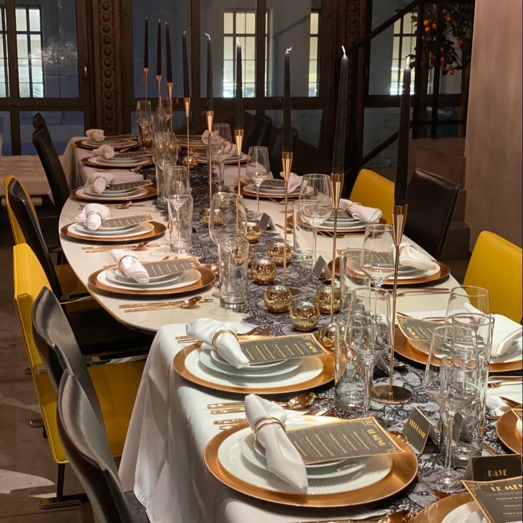 Image alt description