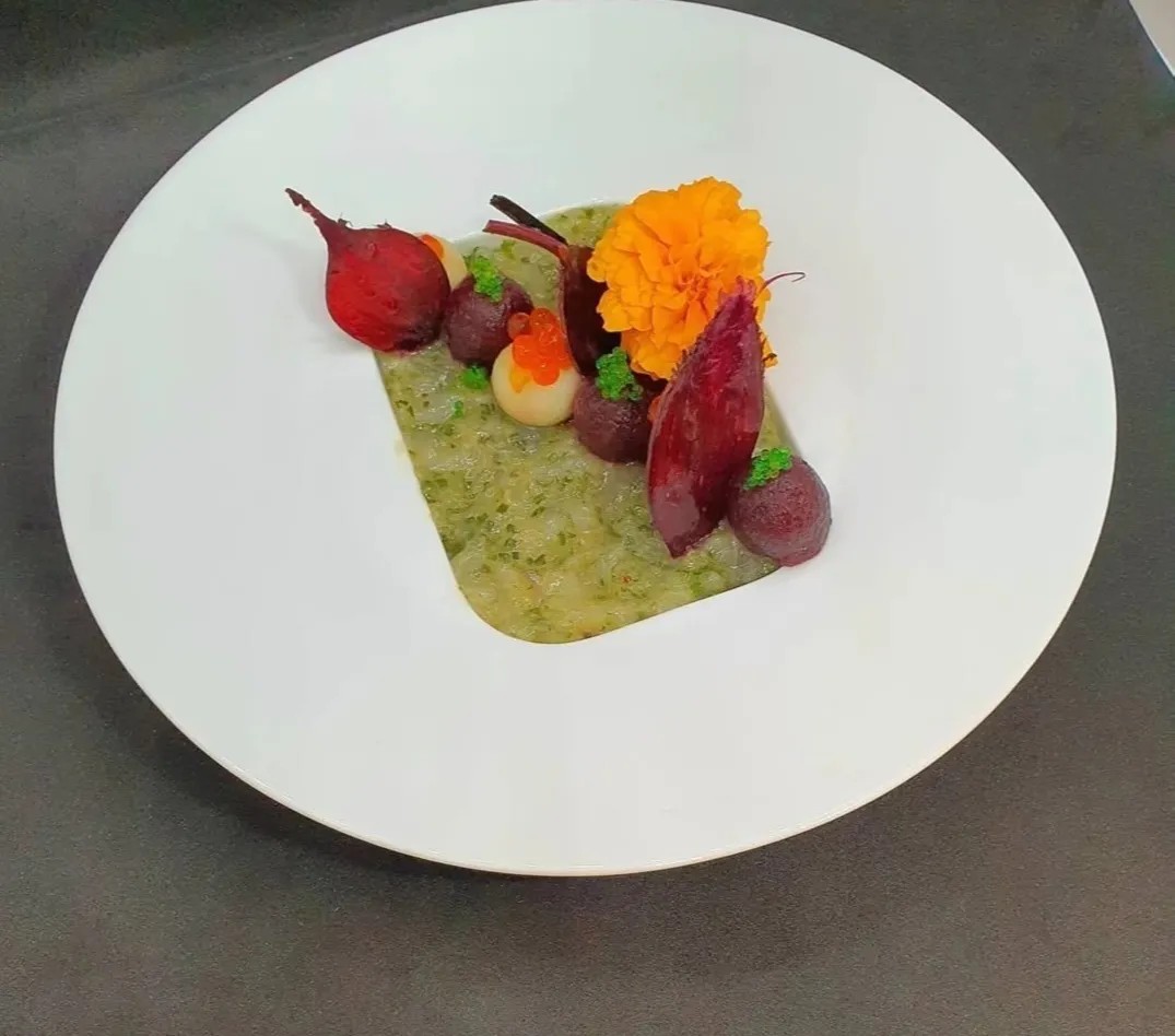 Image alt description