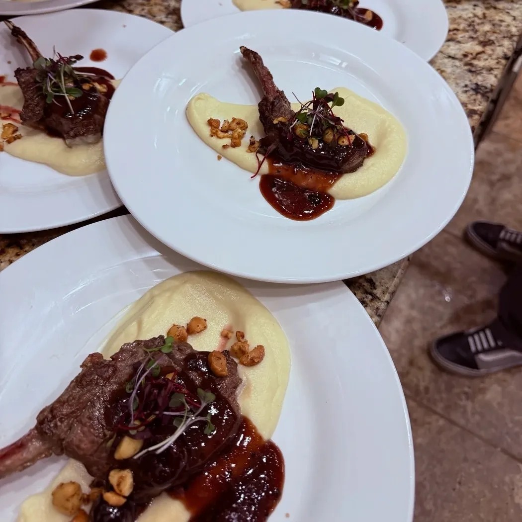 Image alt description