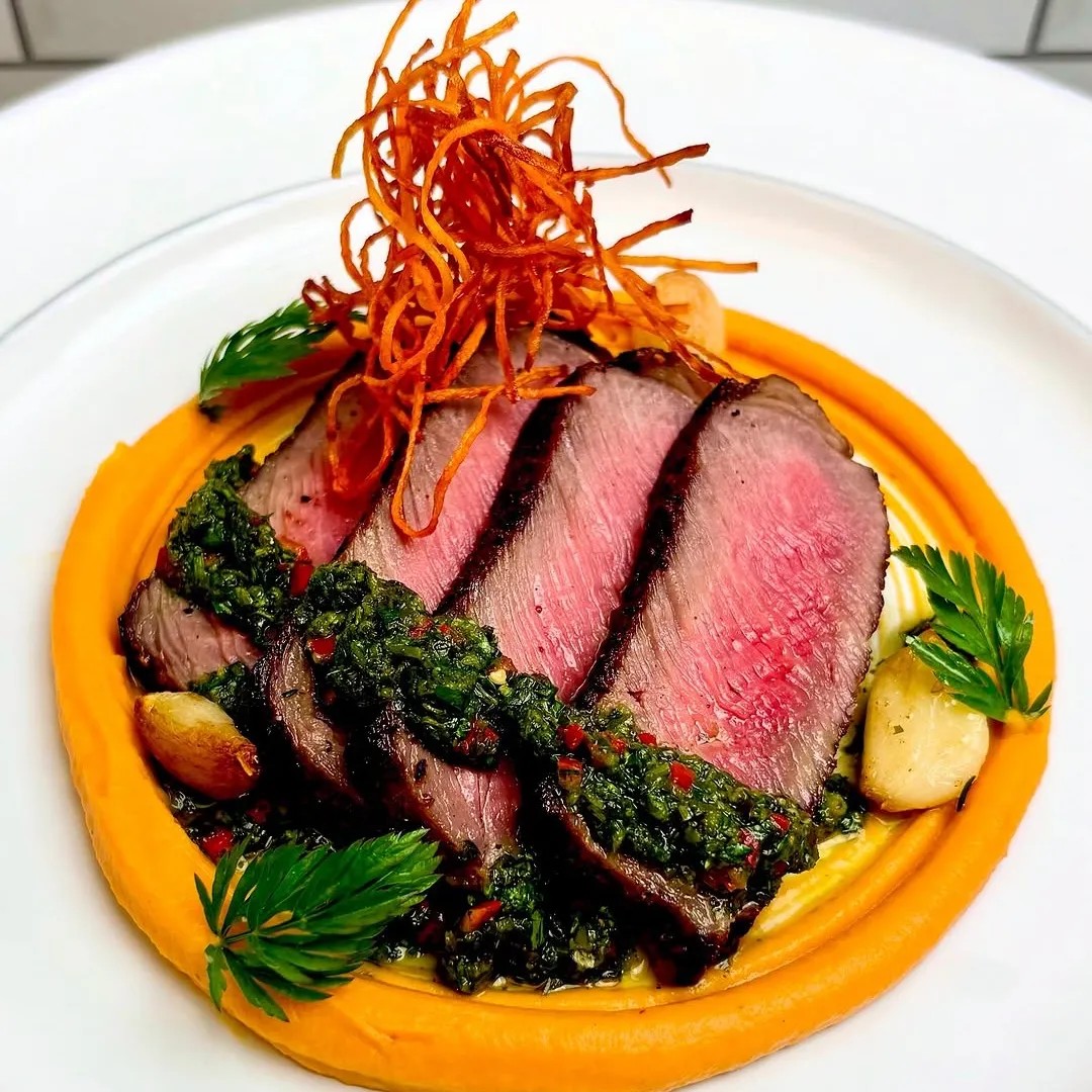 Image alt description