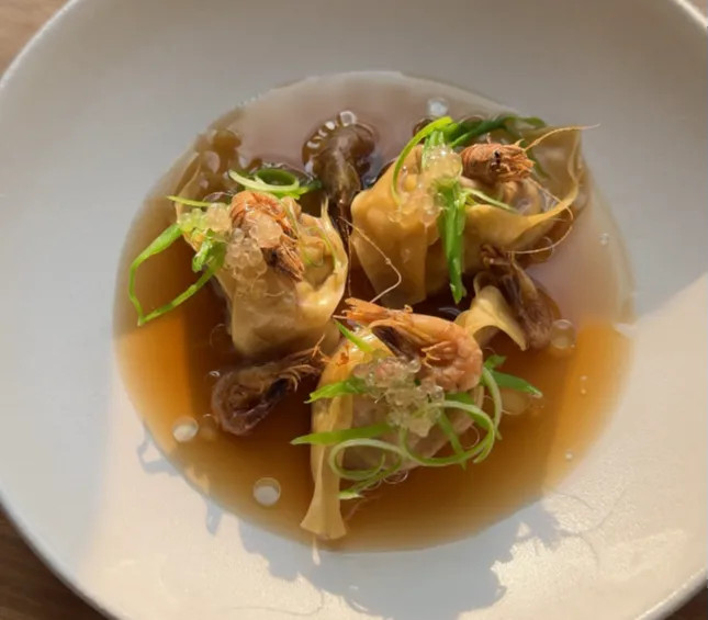 Image alt description