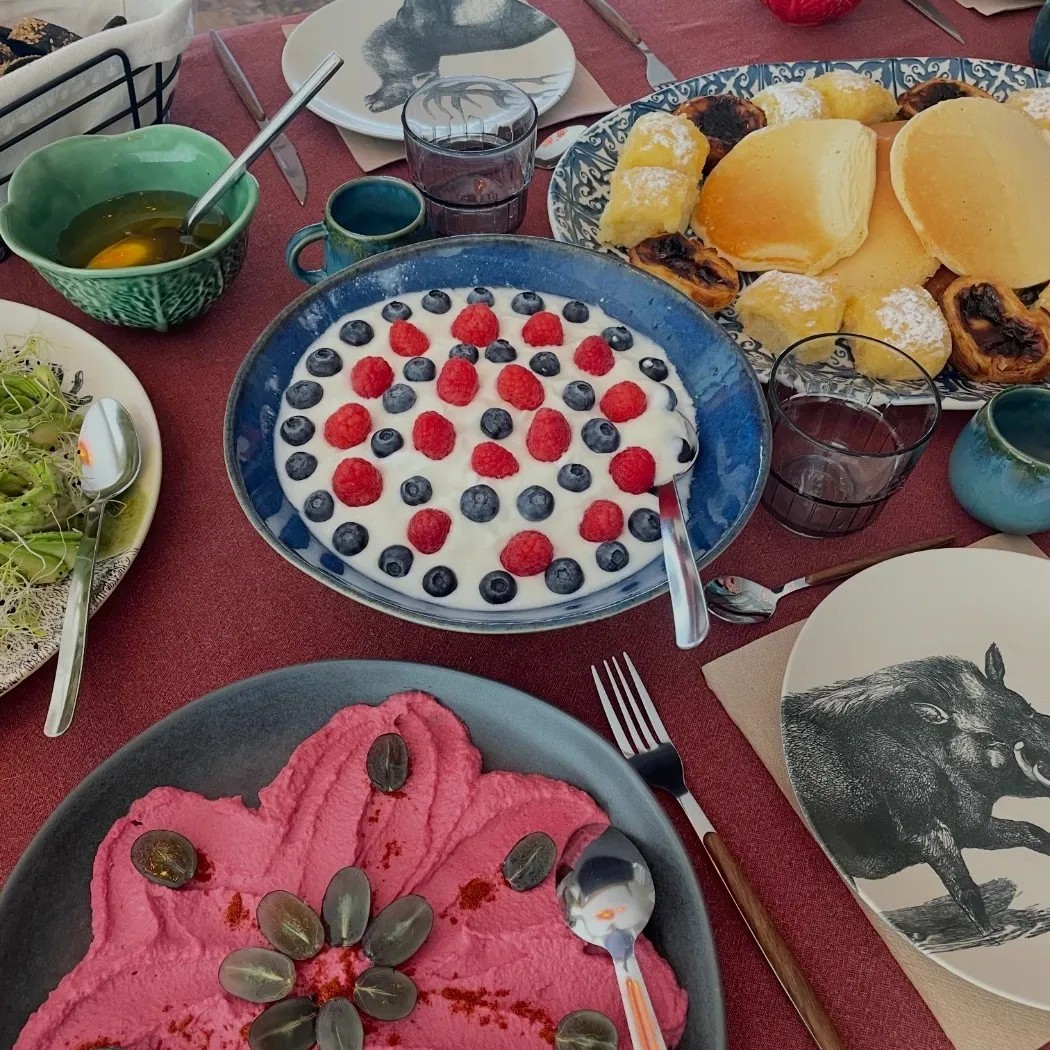 Image alt description