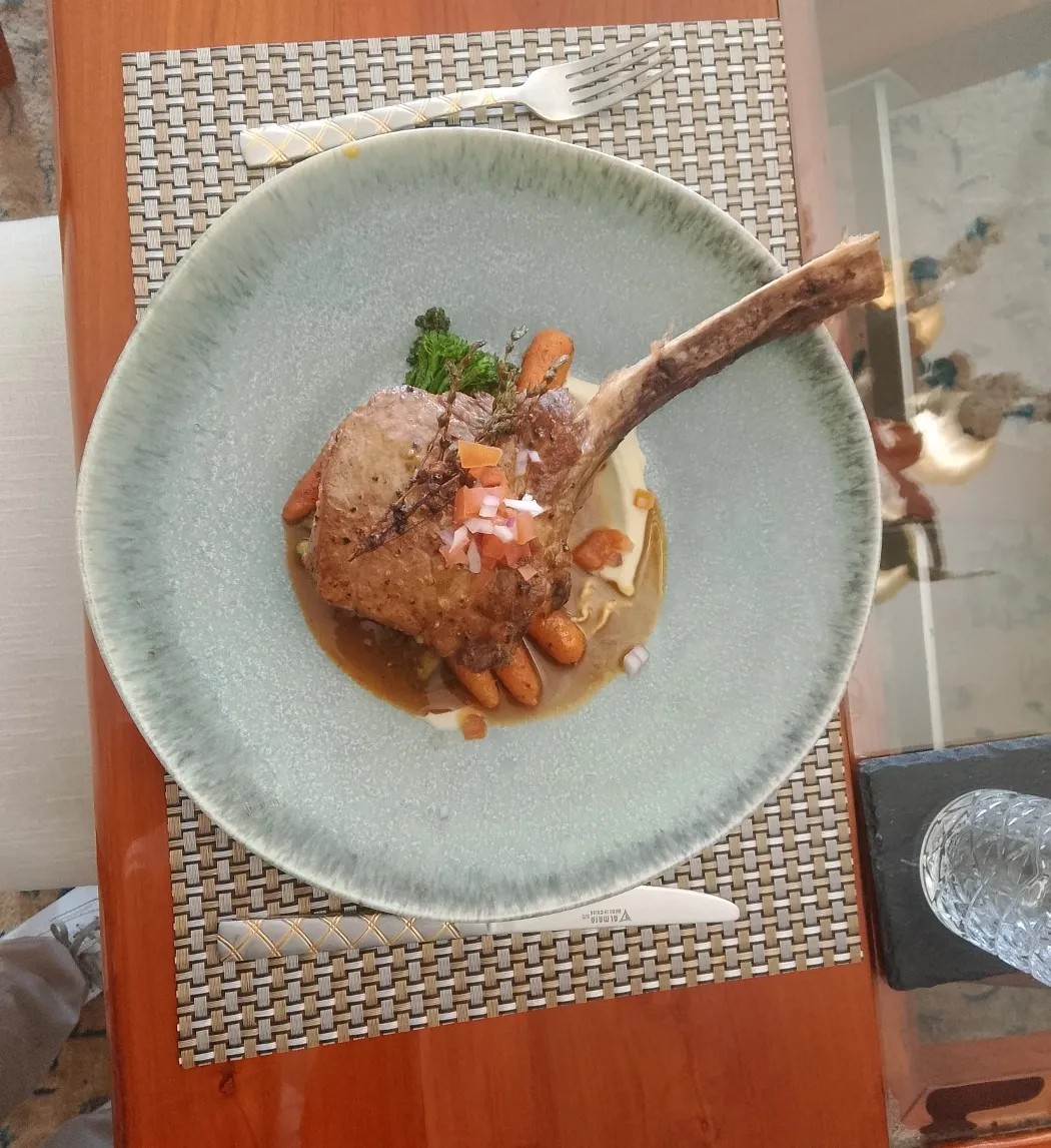 Image alt description