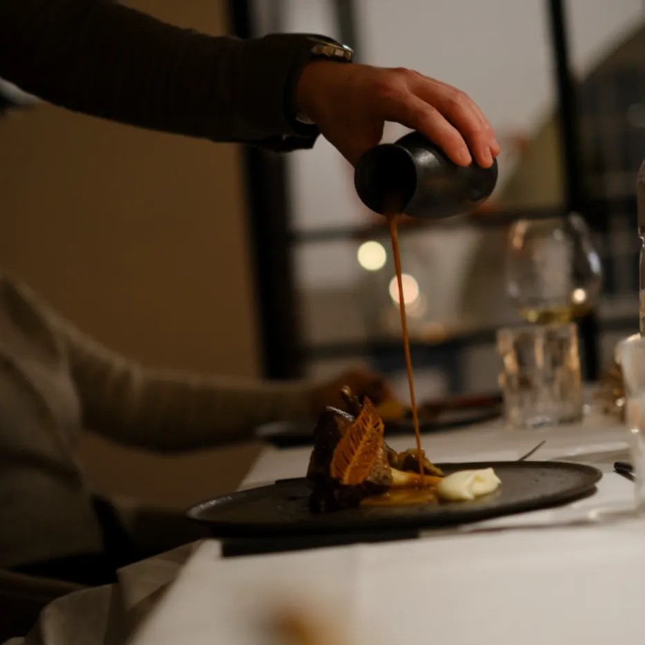 Image alt description