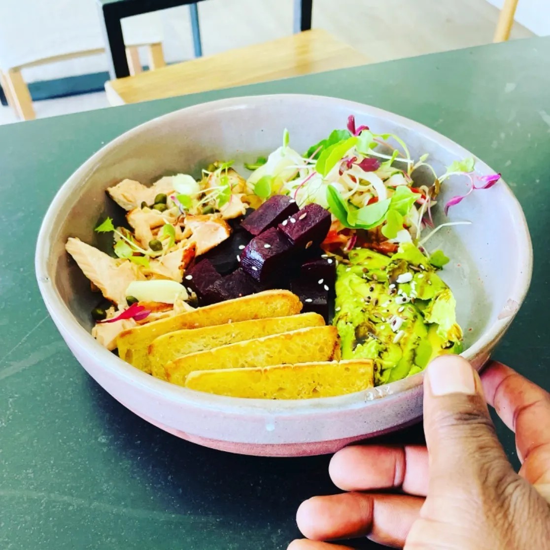 Image alt description