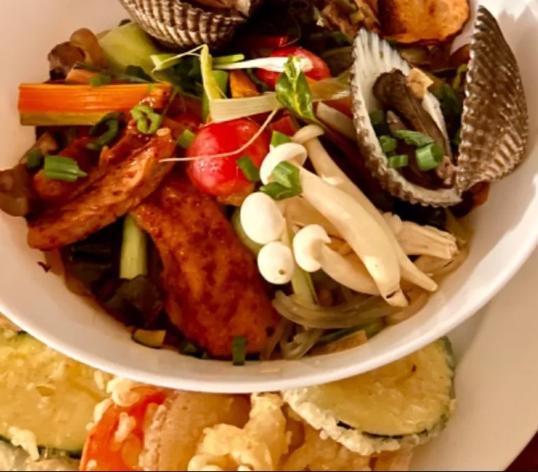 Image alt description