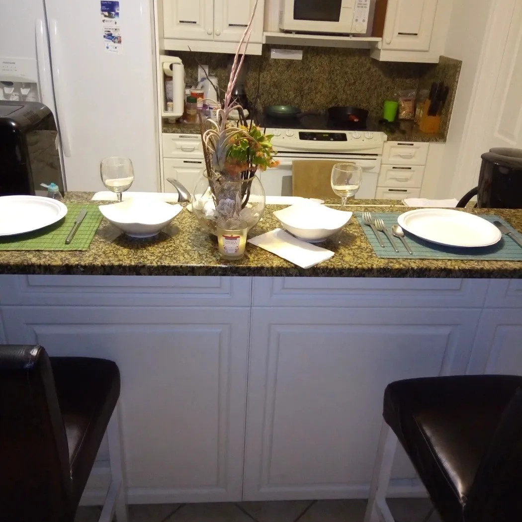 Image alt description