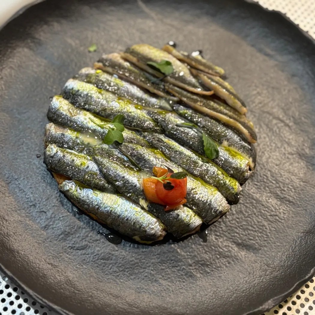 Image alt description