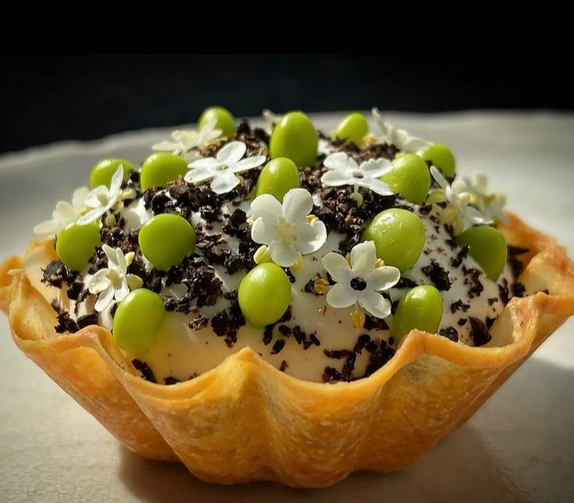 Image alt description