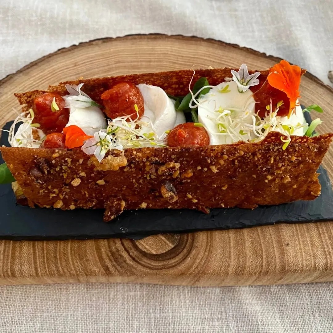 Image alt description