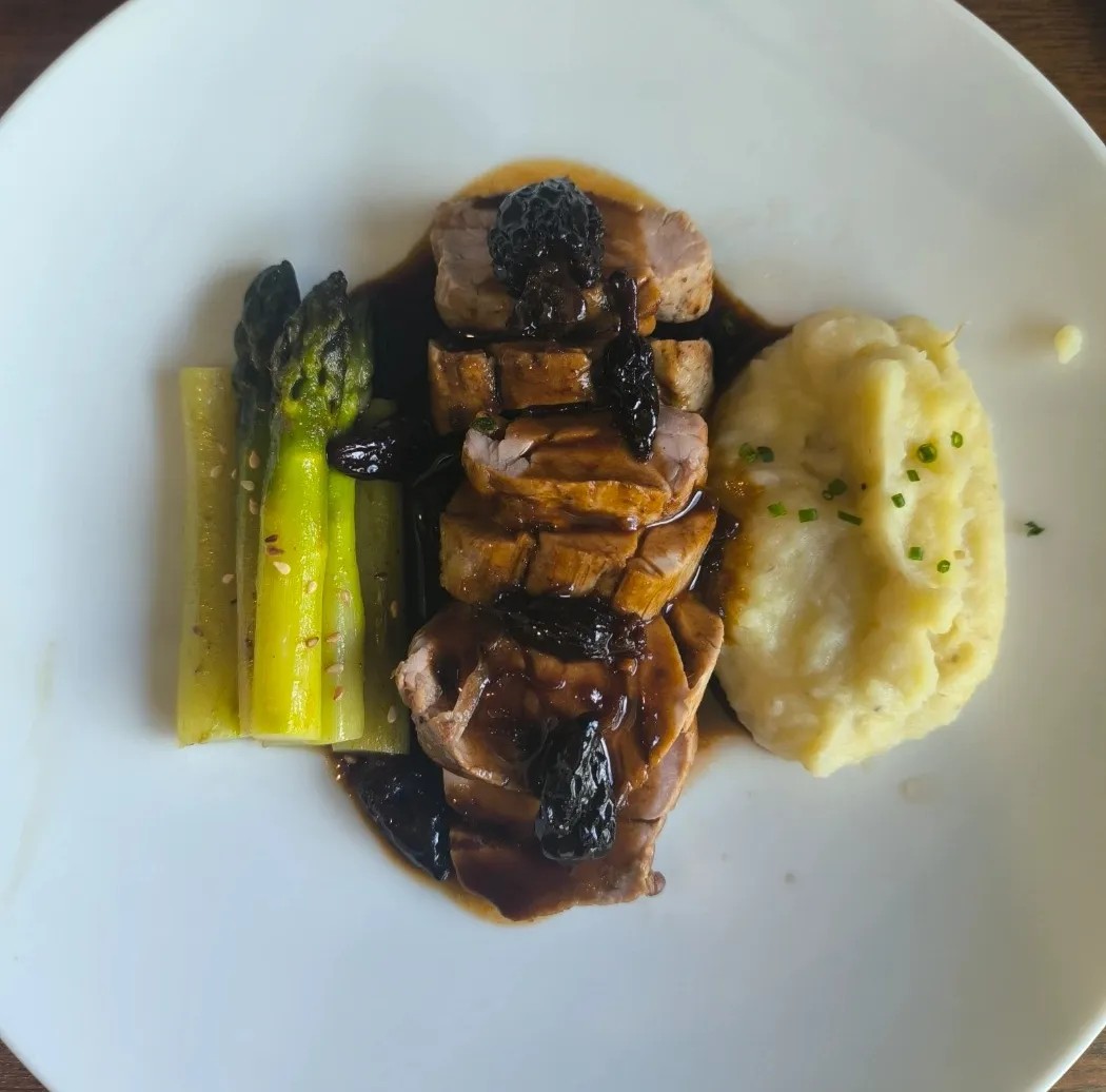 Image alt description