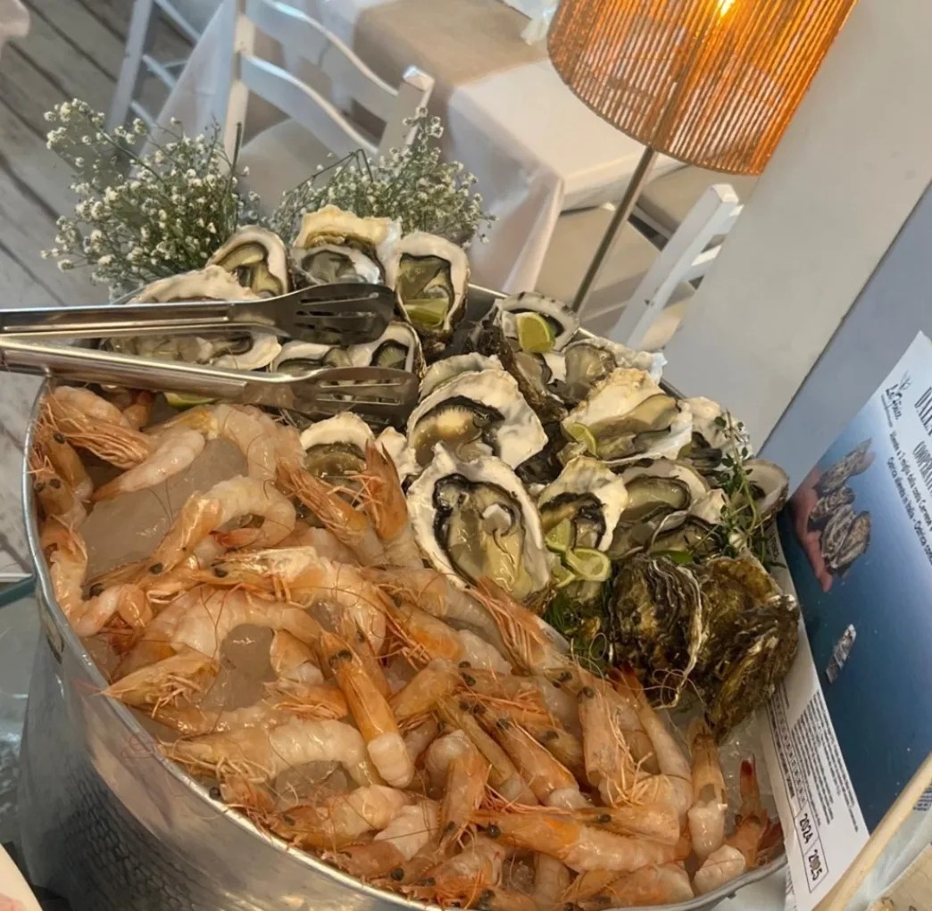 Image alt description