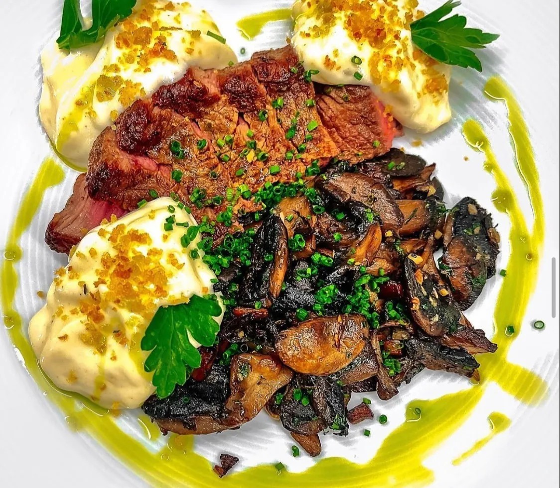 Image alt description