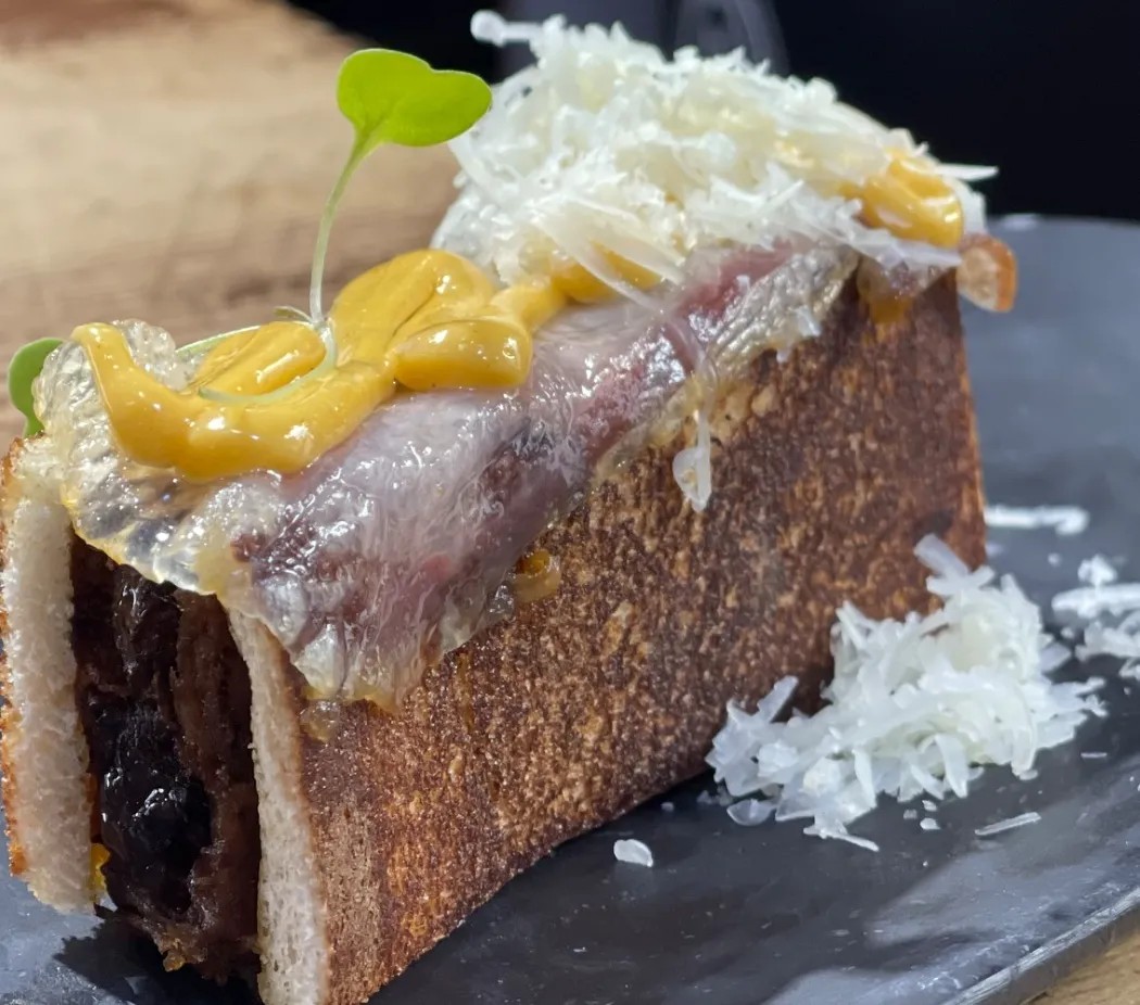 Image alt description