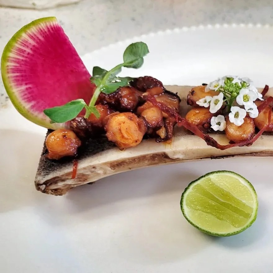 Image alt description