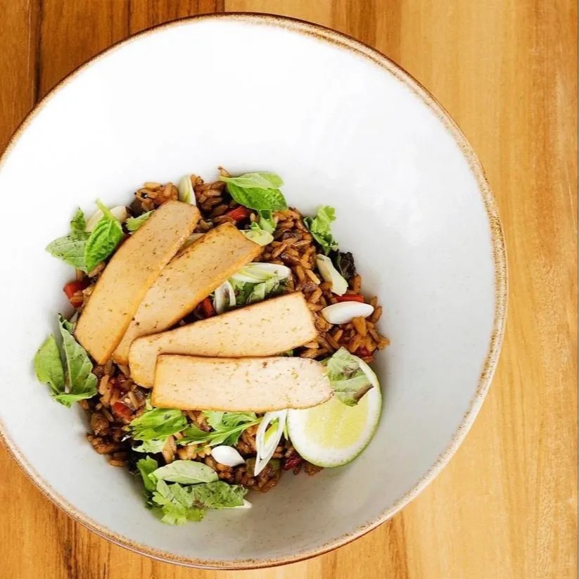 Image alt description