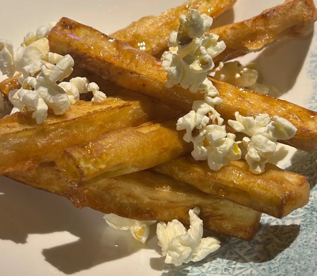 Image alt description