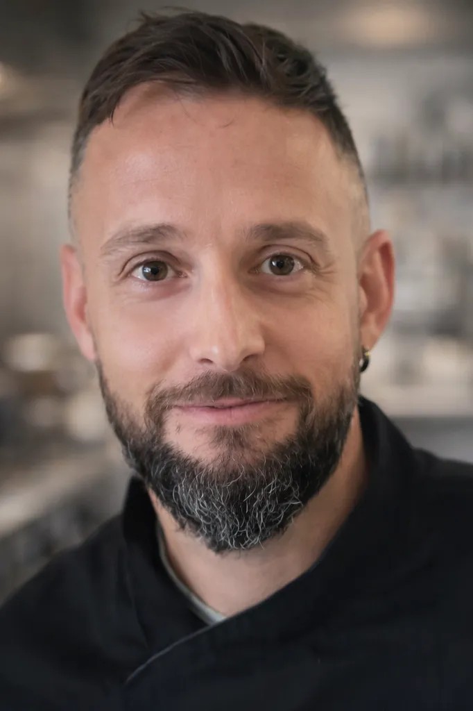 Image alt description