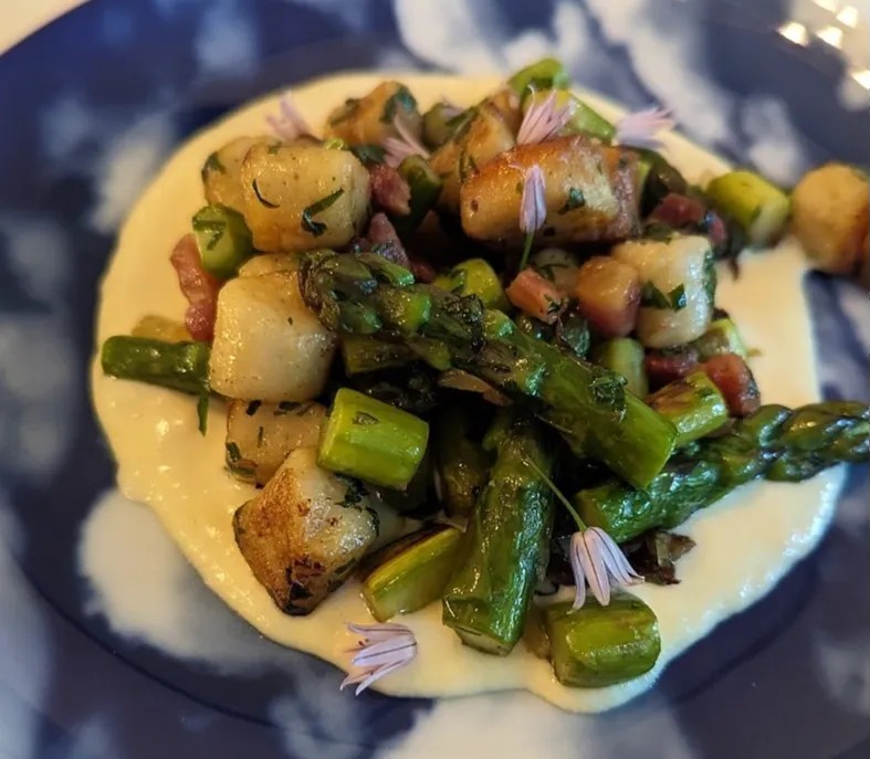 Image alt description