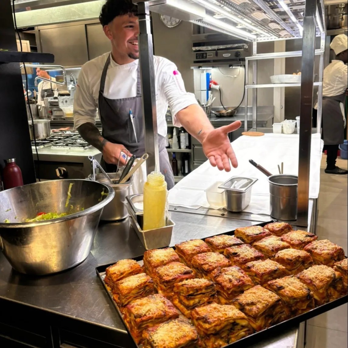 Image alt description